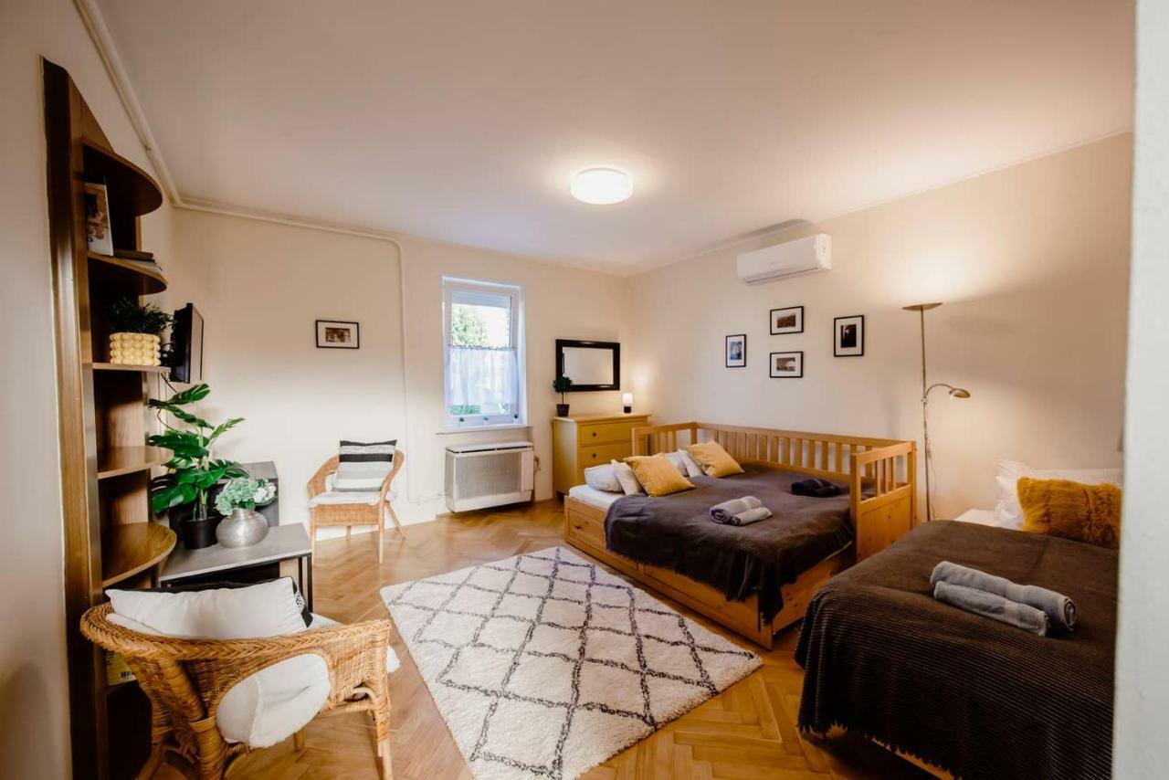 Viola Family Apartman Free Parking Pecs Ngoại thất bức ảnh