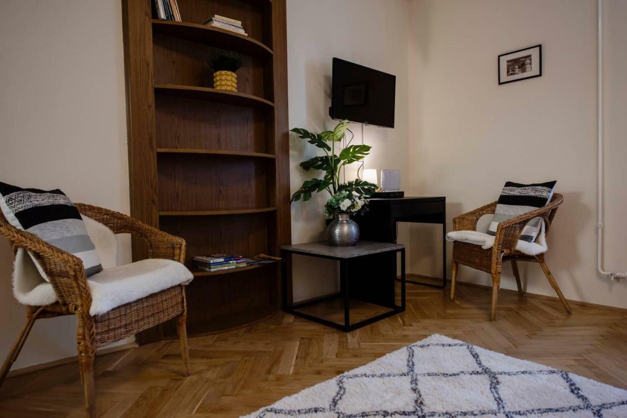 Viola Family Apartman Free Parking Pecs Ngoại thất bức ảnh